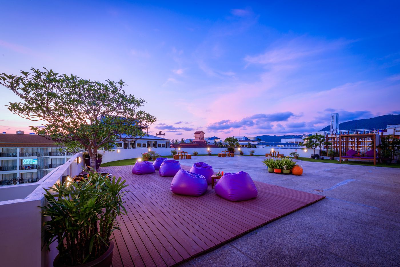 Deevana-Plaza-Phuket-Terrace-12