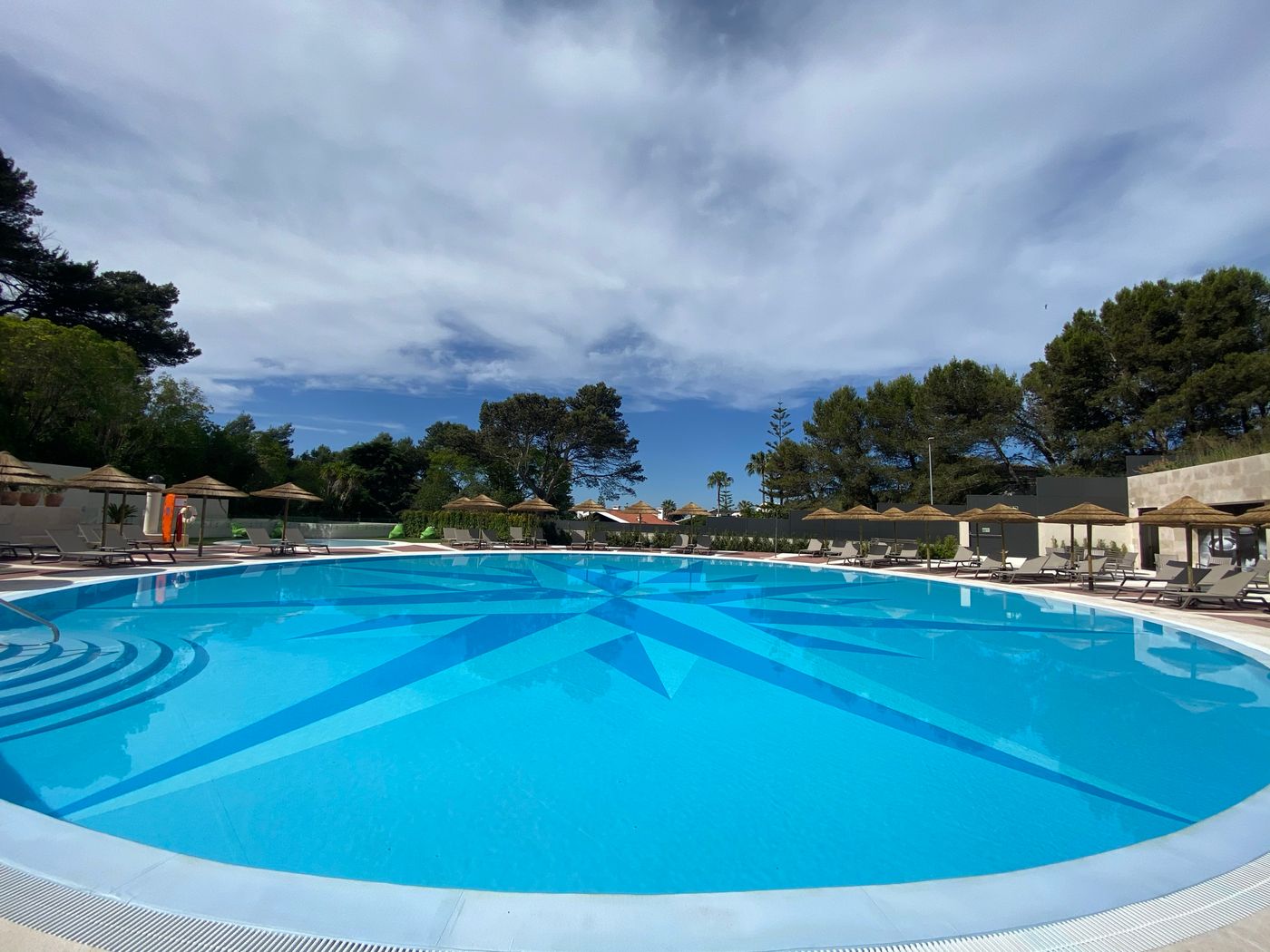Four-Points-By-Sheraton-Sesimbra-Pool-76