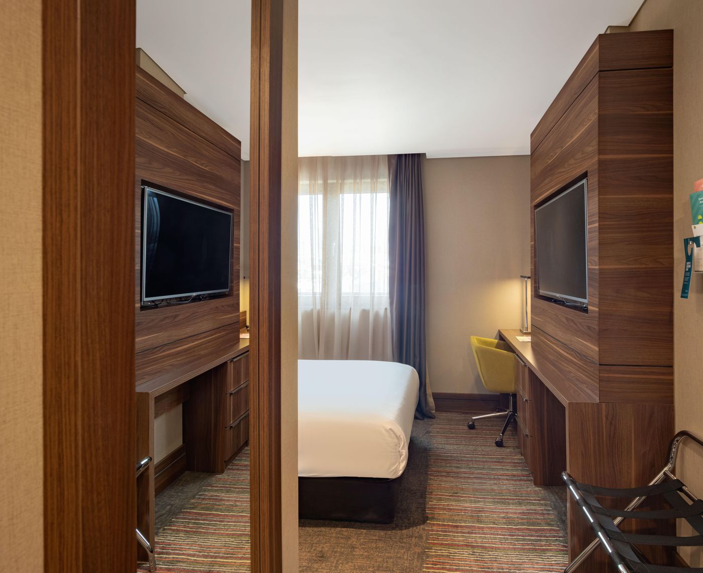 Holiday-Inn-Istanbul-Kadikoy-Room-26