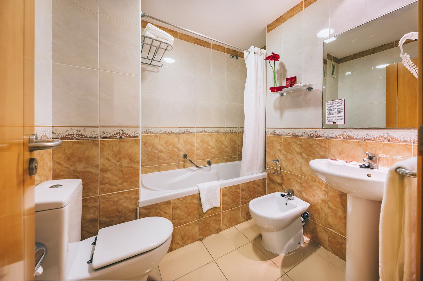 Grand-Muthu-Golf-Plaza-Hotel---Spa-Room-42