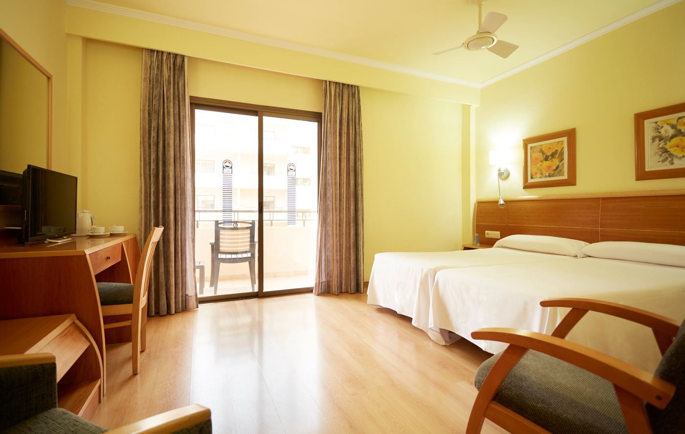 Invisa-Hotel-La-Cala-Room-4