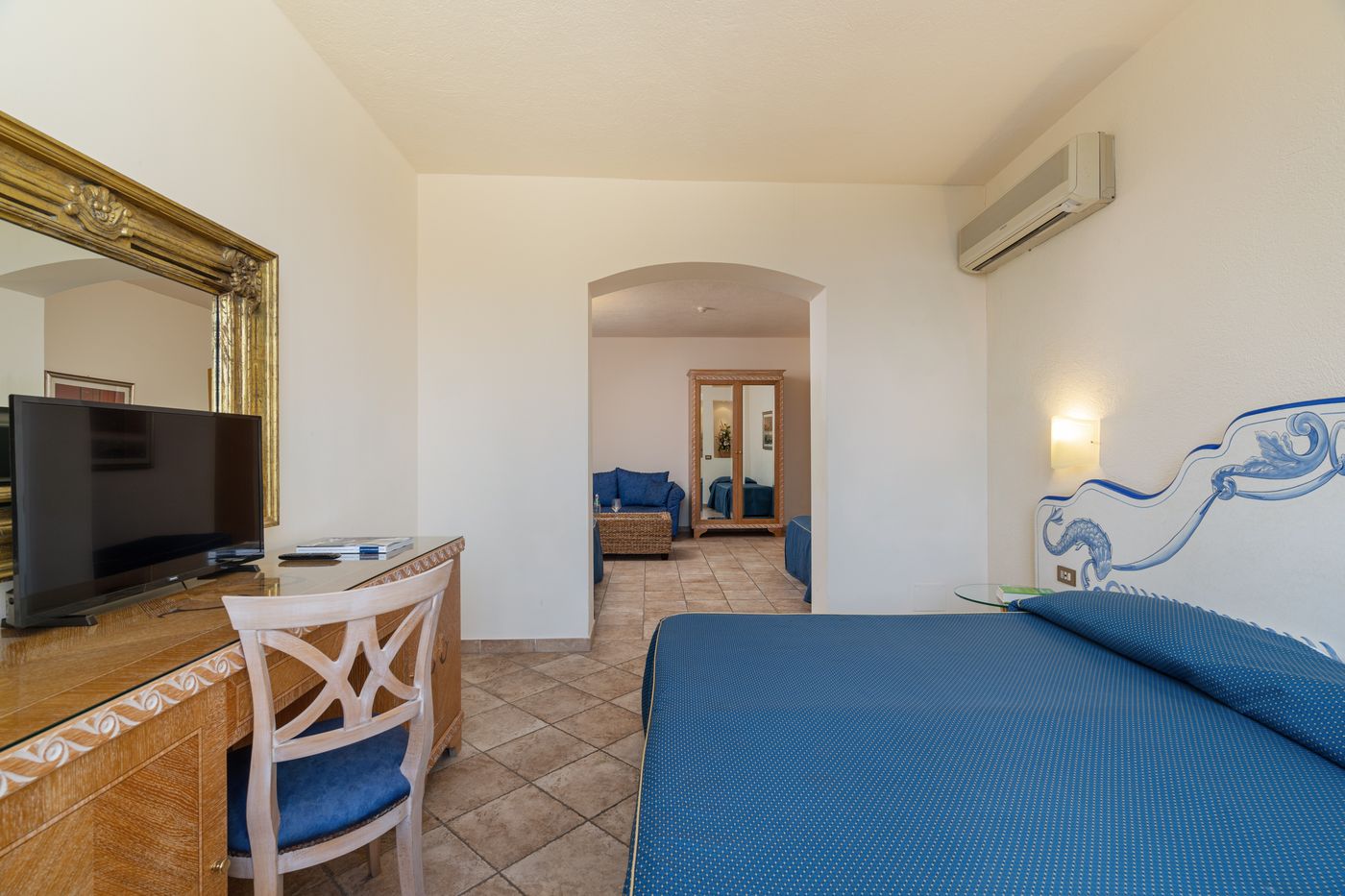 Club-Esse-Palmasera-Resort-Room-7