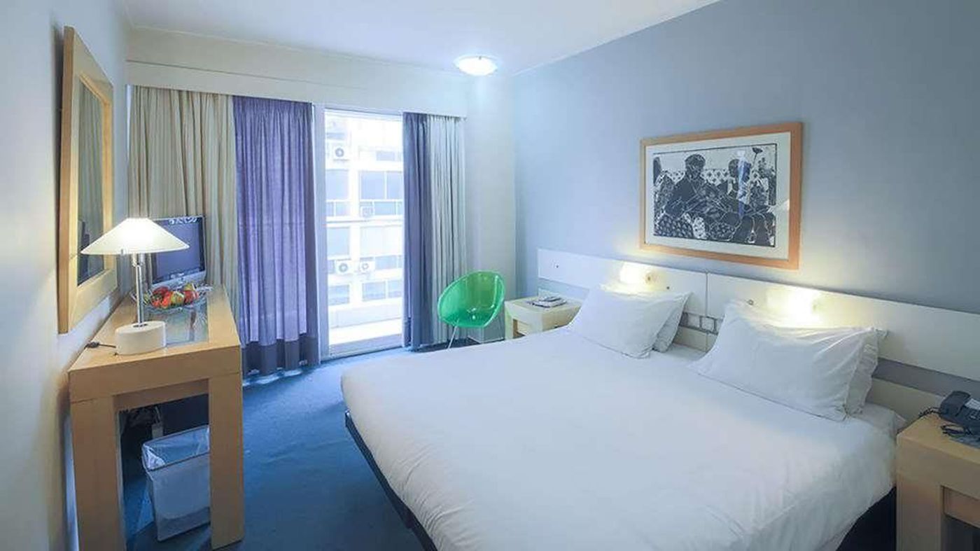 Dorian-Inn--Sure-Hotel-Collection-by-Best-Western-Room-38