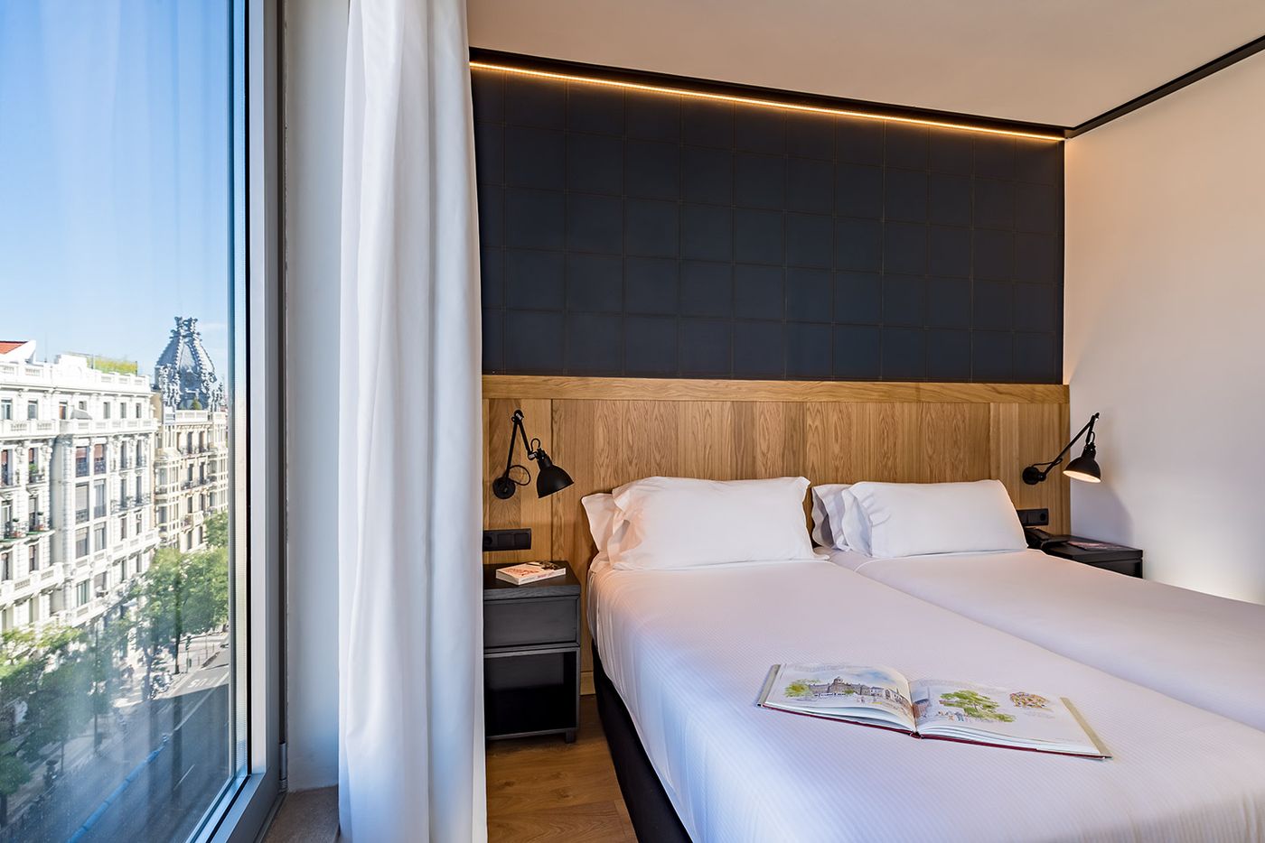 H10-Puerta-de-Alcala-Room-29