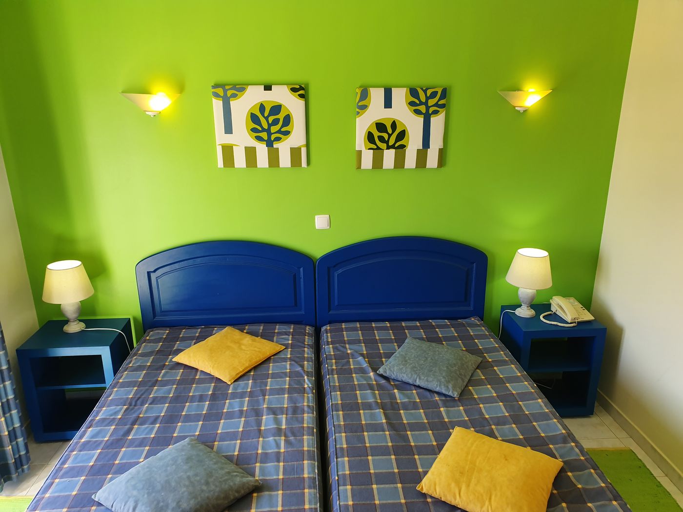 Praia-Azul-Hotel-Apartamento-Room-1