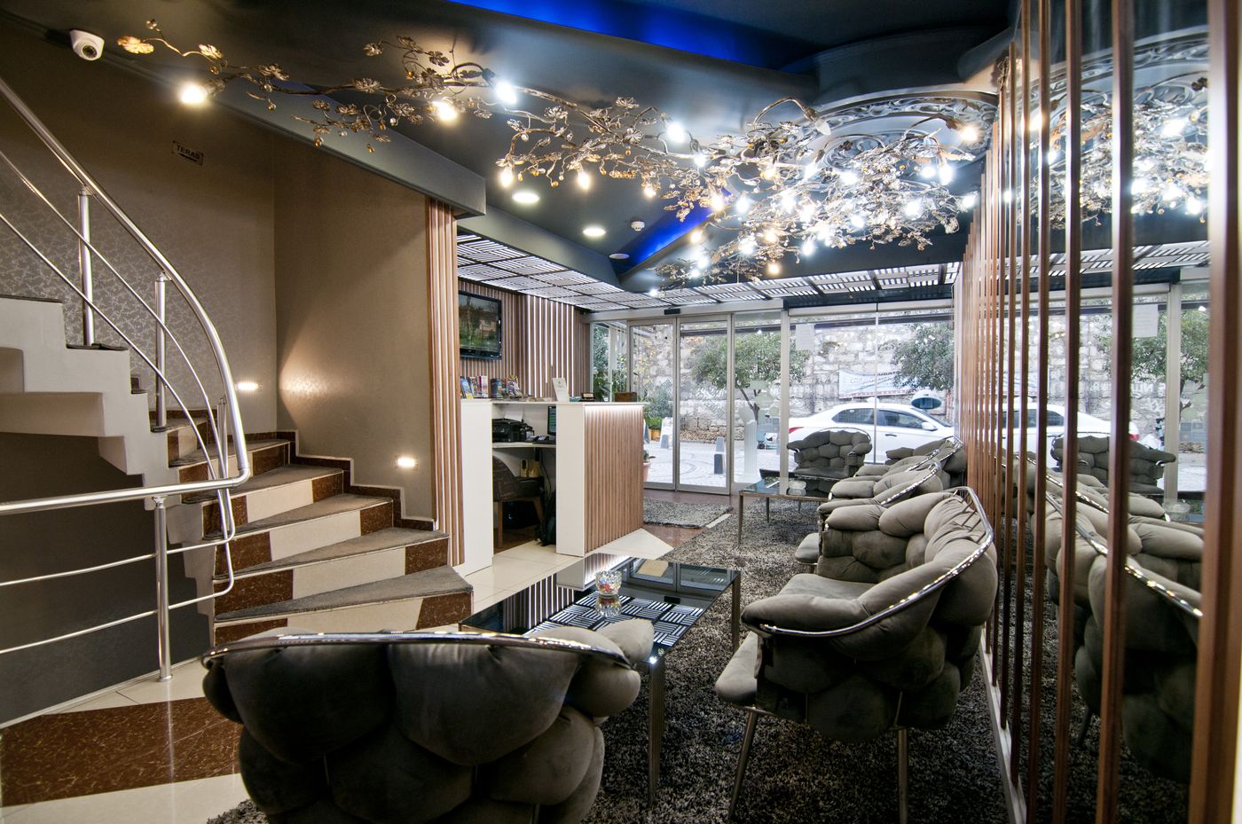 Broken Column-Turkey-ISTANBUL-Lobby-9