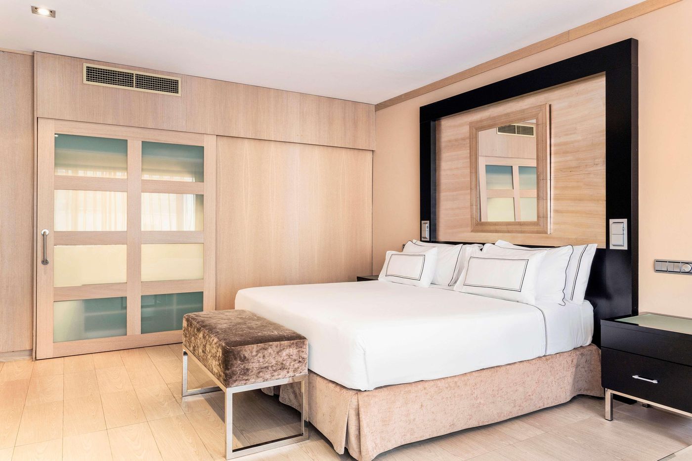 Melia-Madrid-Princesa-Room-52