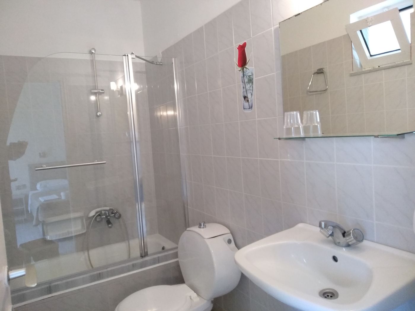 Leonidas-Hotel-And-Studios-Room-42