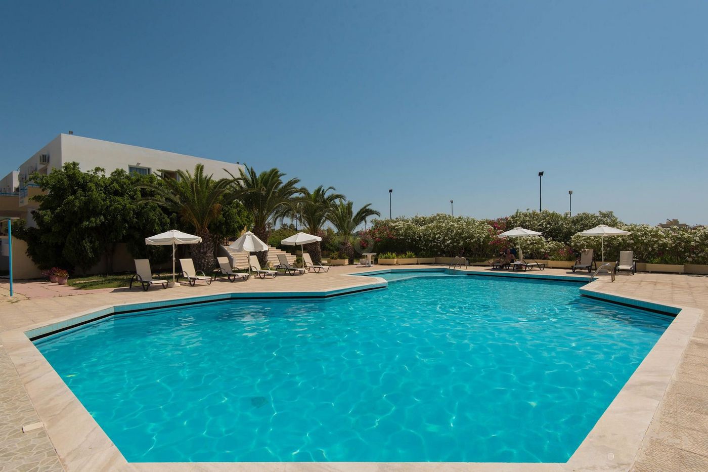 Leonidas-Hotel-And-Studios-Pool-1