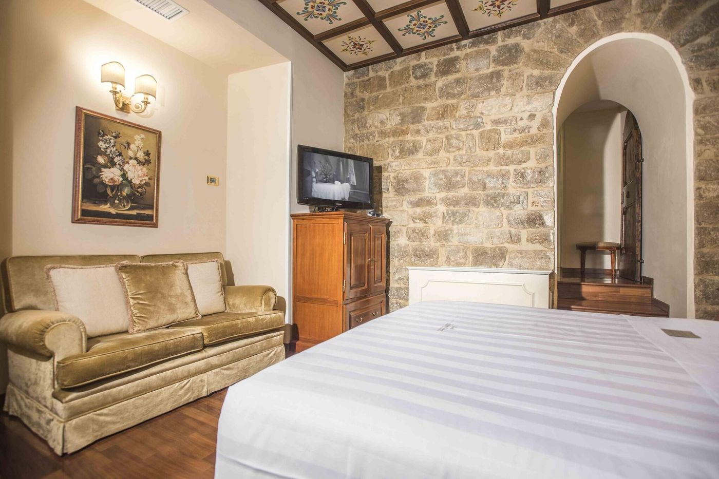 Golden-Tower-Hotel---Spa-Room-49