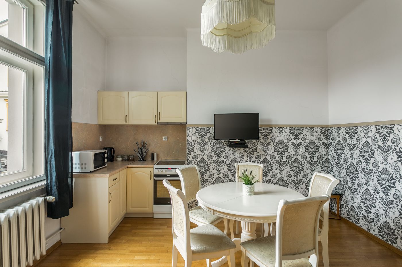 The-Spiski-Palace-Apartments-Room-19