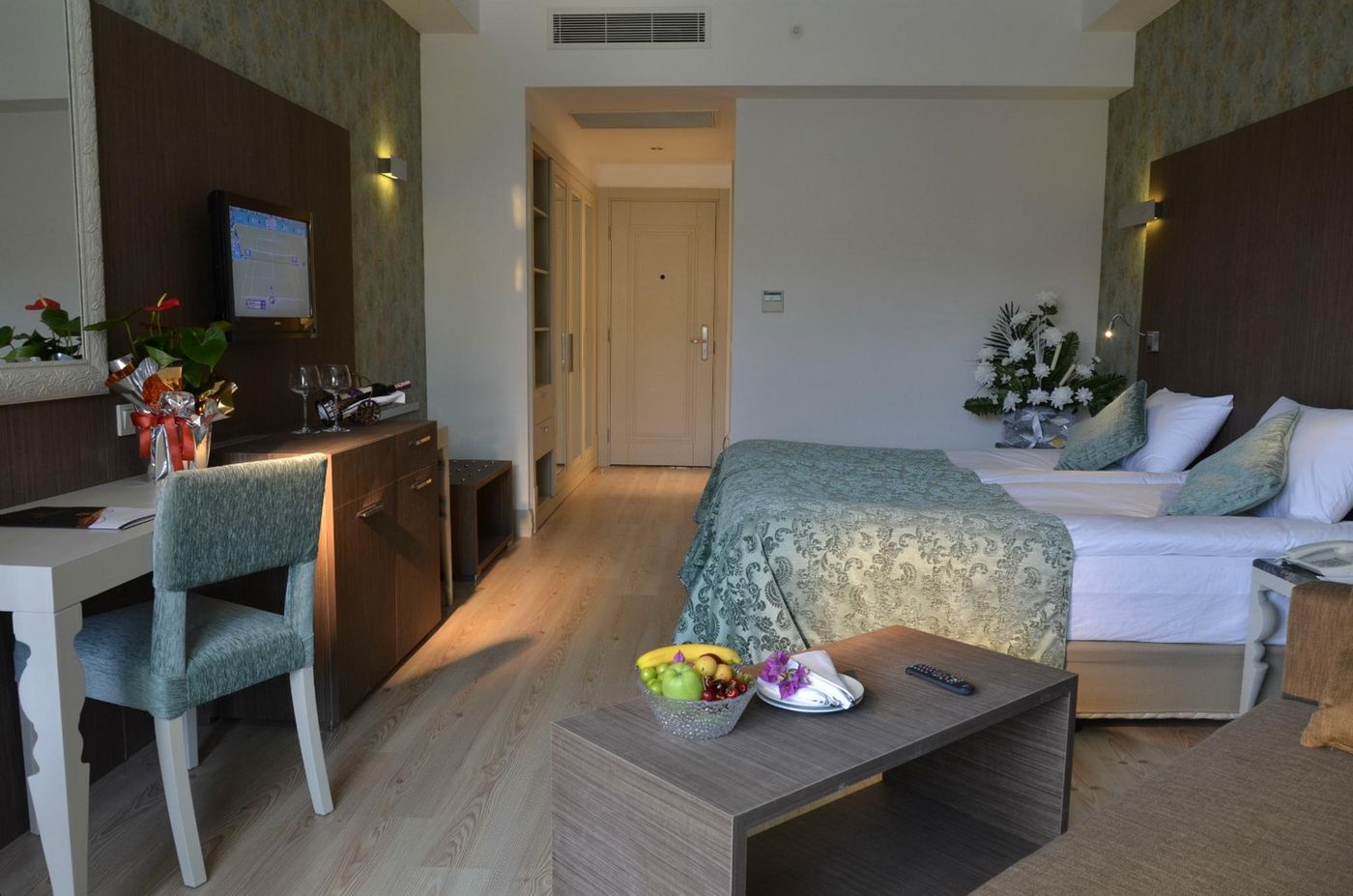 Port-Side-Resort-Room-18