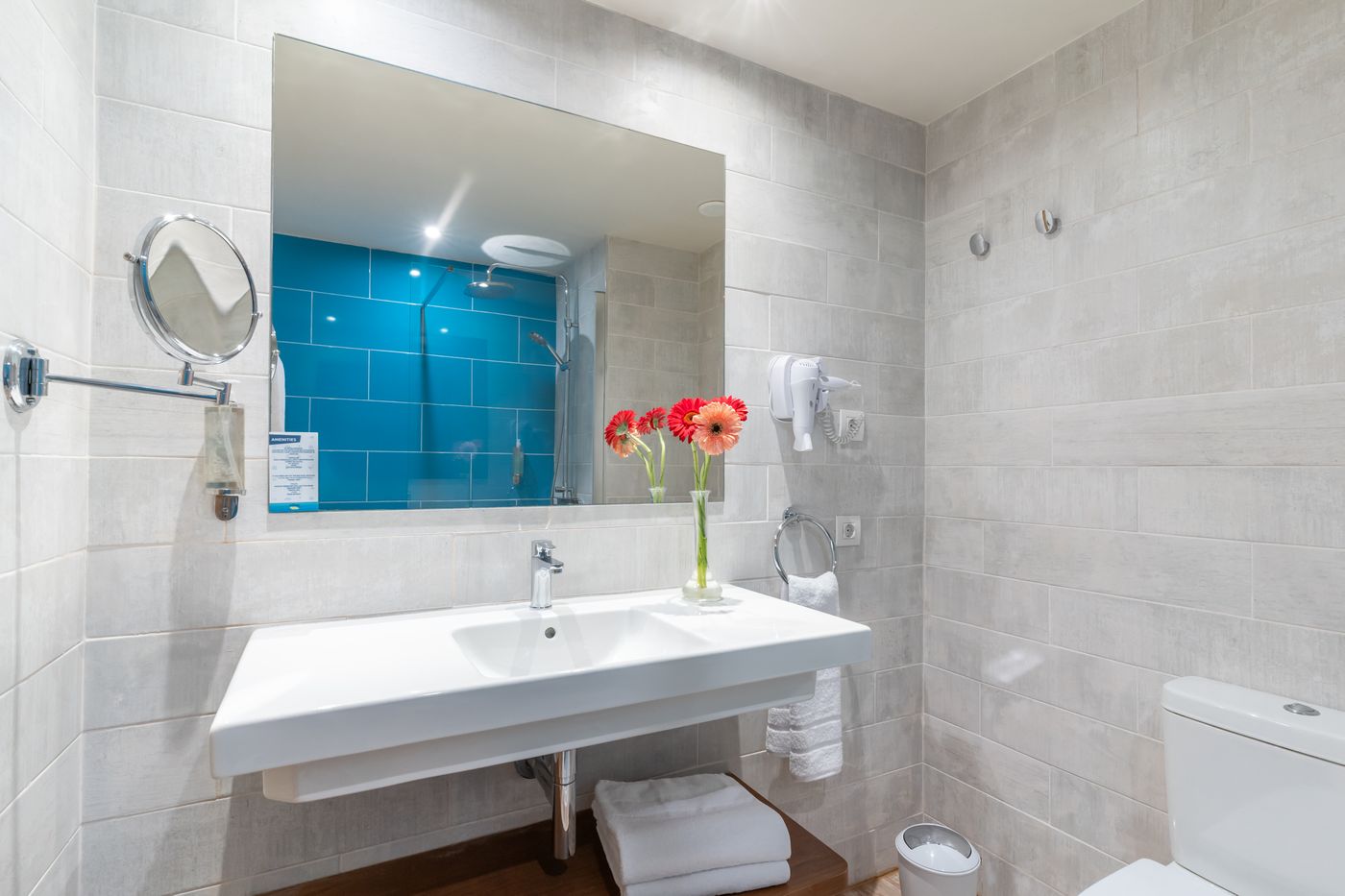 Hovima-La-Pinta-Beachfront-Family-Hotel-Room-30