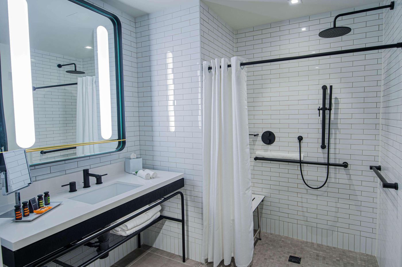 Canopy-by-Hilton-Jersey-City-Arts-District-Room-47