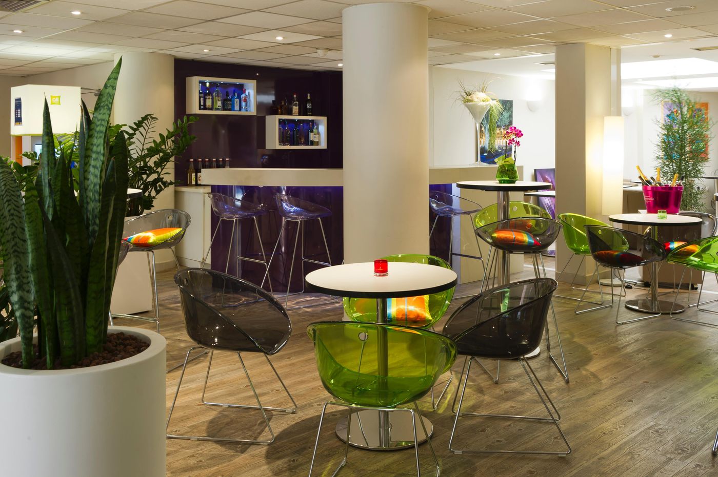 Ibis-Styles-Nice-Vieux-Port-Bar-18