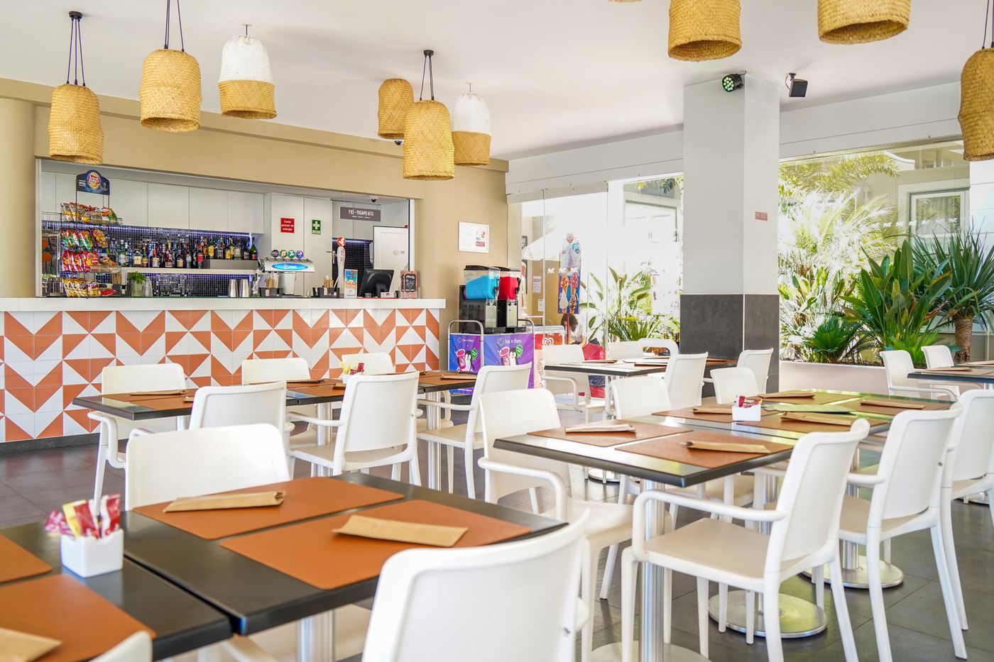 Vitor-s-Plaza-Bar-50