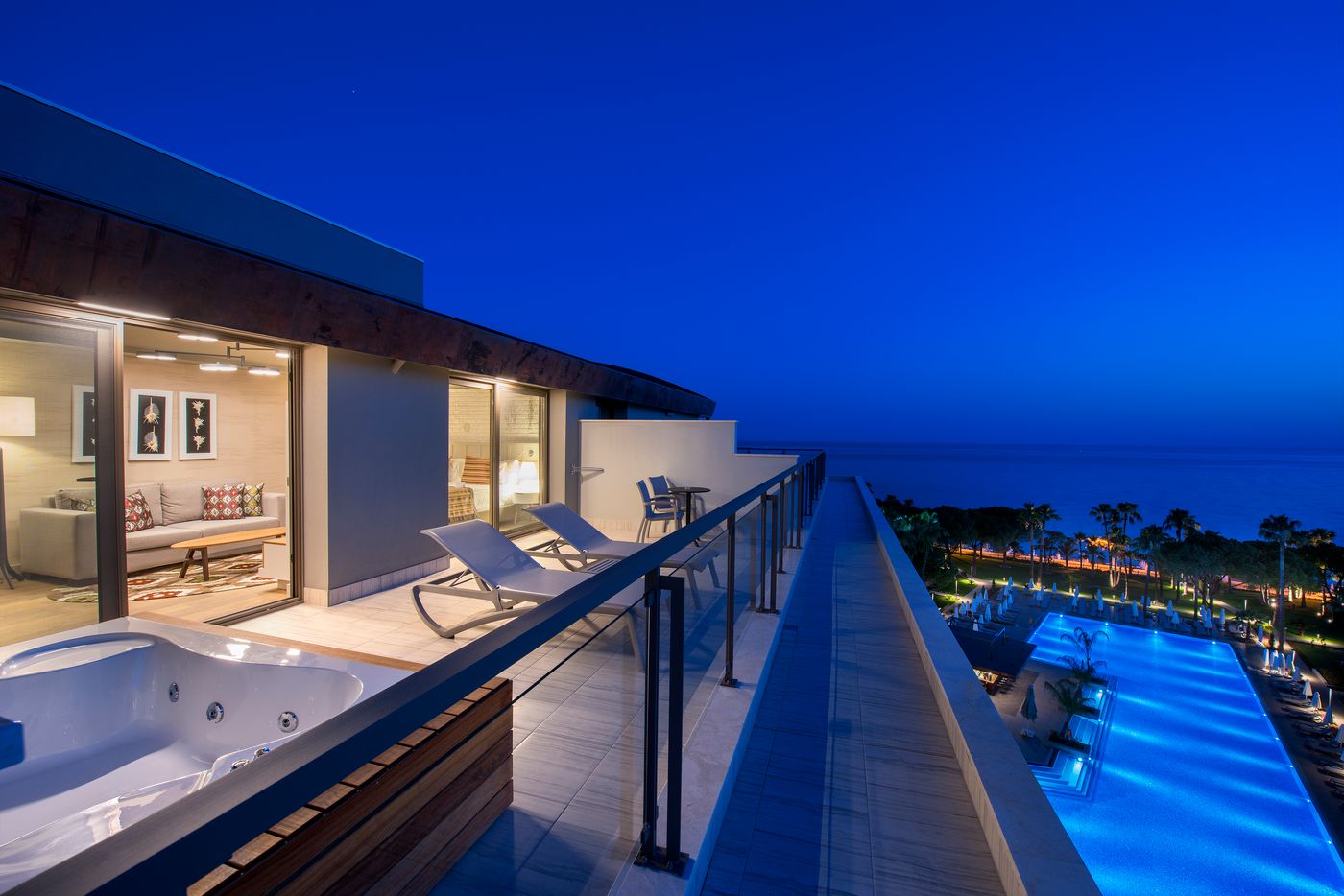 Acanthus Cennet Barut Collection