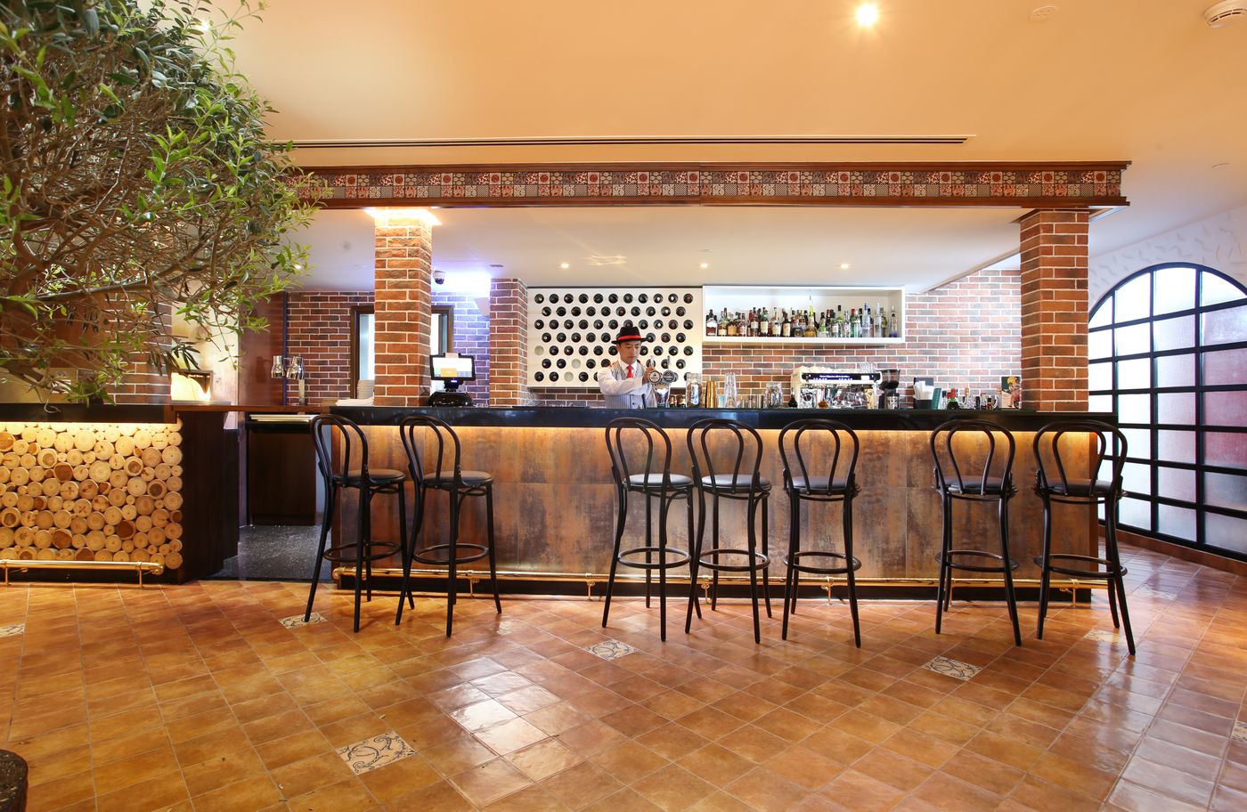 Metropolitan-Hotel-on-Sheikh-Zayed-Road-Dubai-Restaurant-63