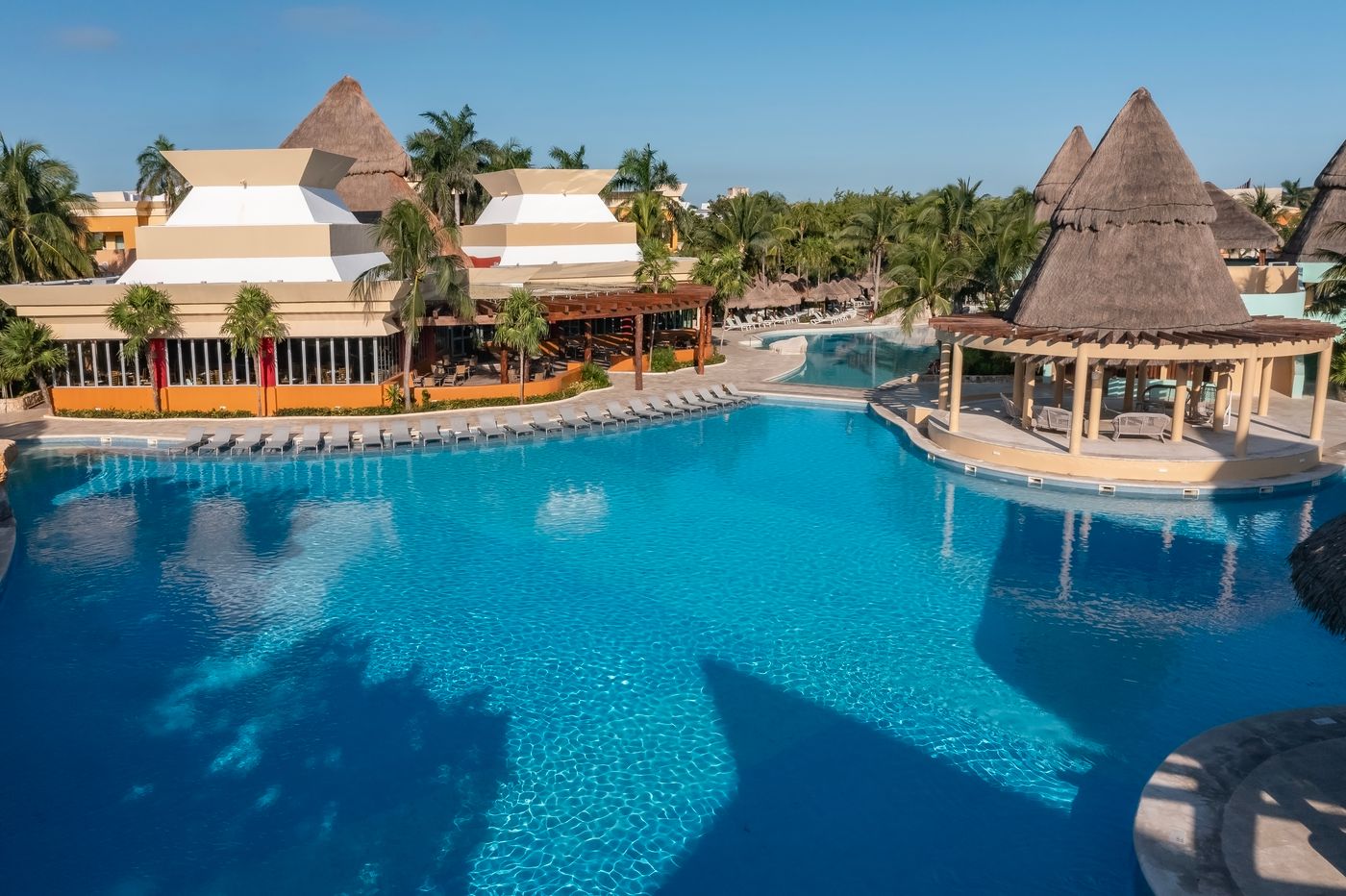 Iberostar-Selection-Paraiso-Maya-Suites-Pool-2