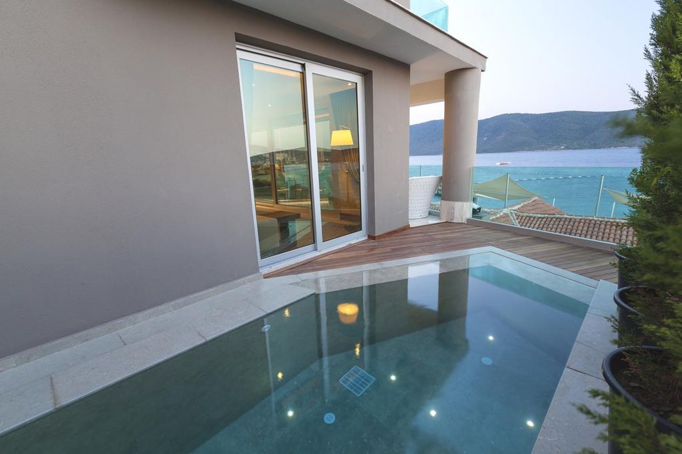 Sign by Ersan - Adults Only