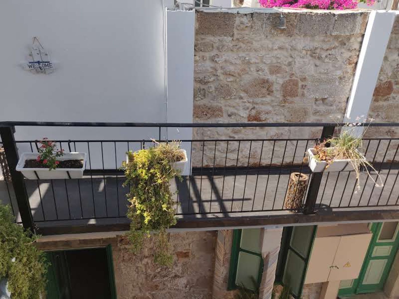 Xenones-Lindos-Bar-3