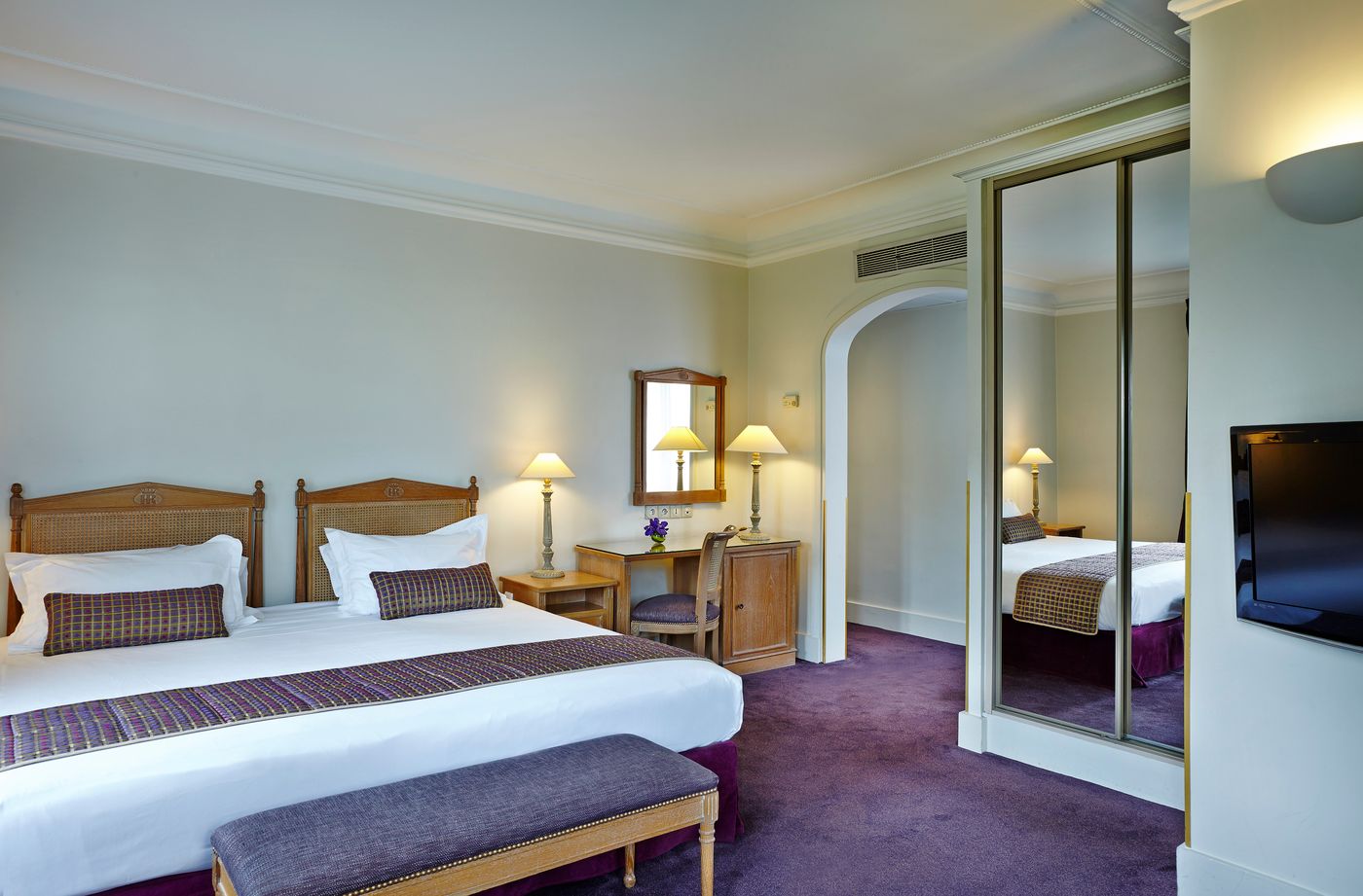 Royal-Arc-de-Triomphe-Room-3