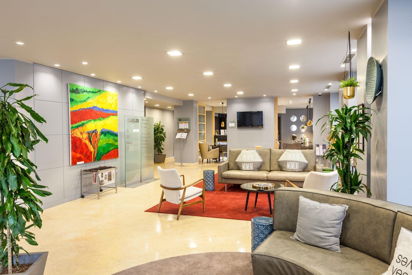 Holiday-Inn-Milan-Garibaldi-Station-Lobby-3