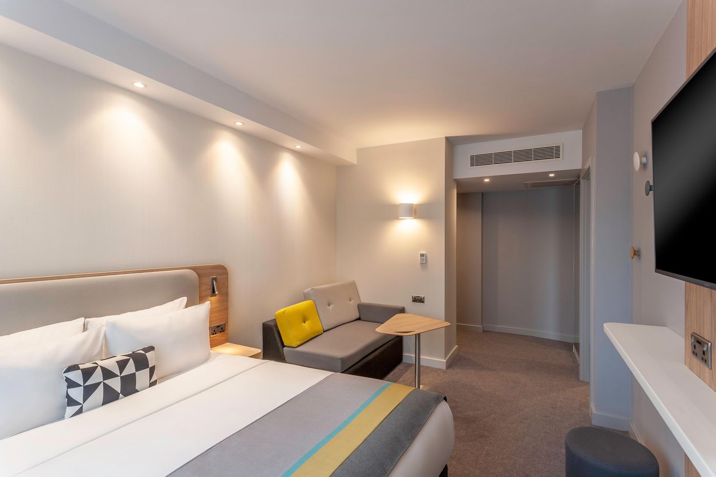 Holiday-Inn-Express-Hotel-Dublin-Airport-Room-27
