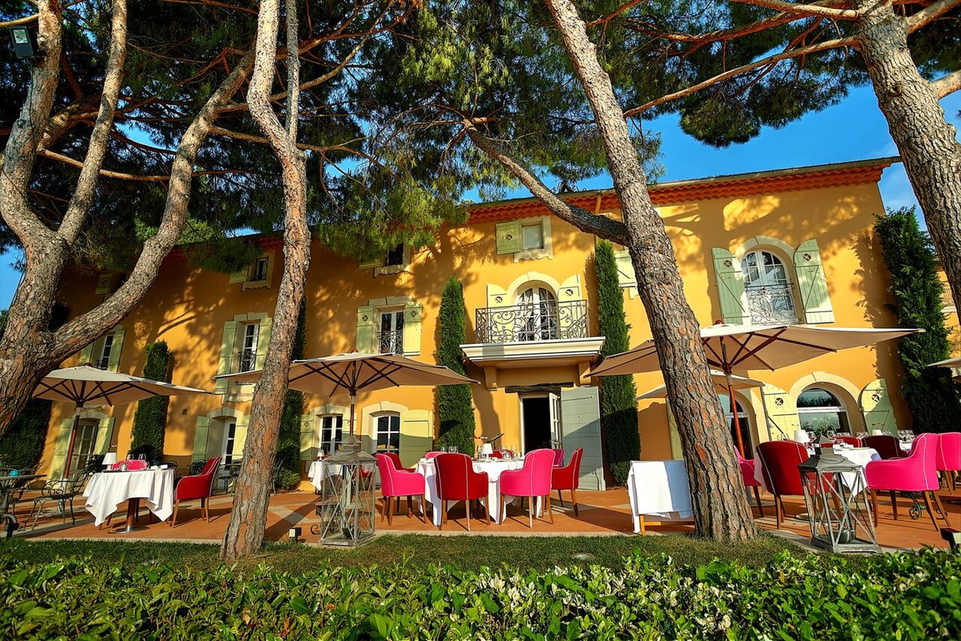 Le-Mas-Candille-Lobby-10