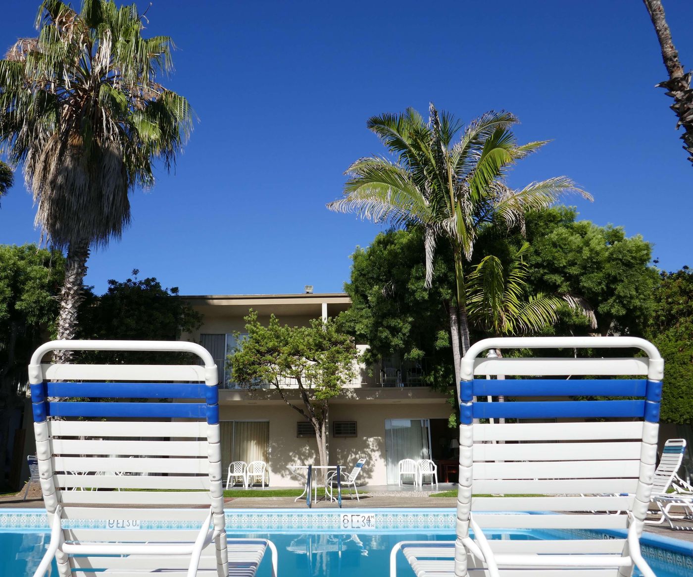 Golden-Sails-Hotel-Long-Beach-Pool-26