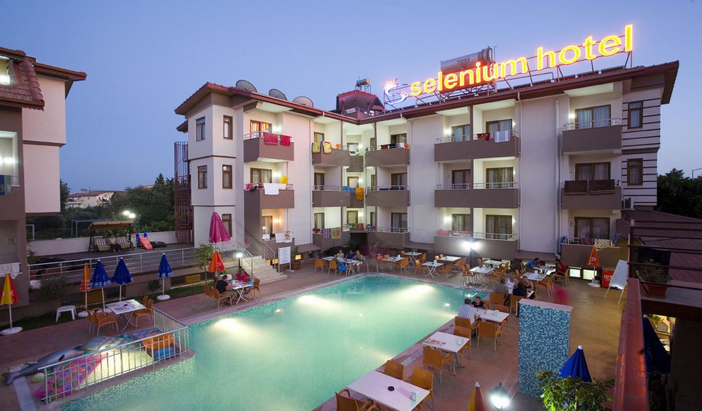 Selenium-Hotel-Pool-5