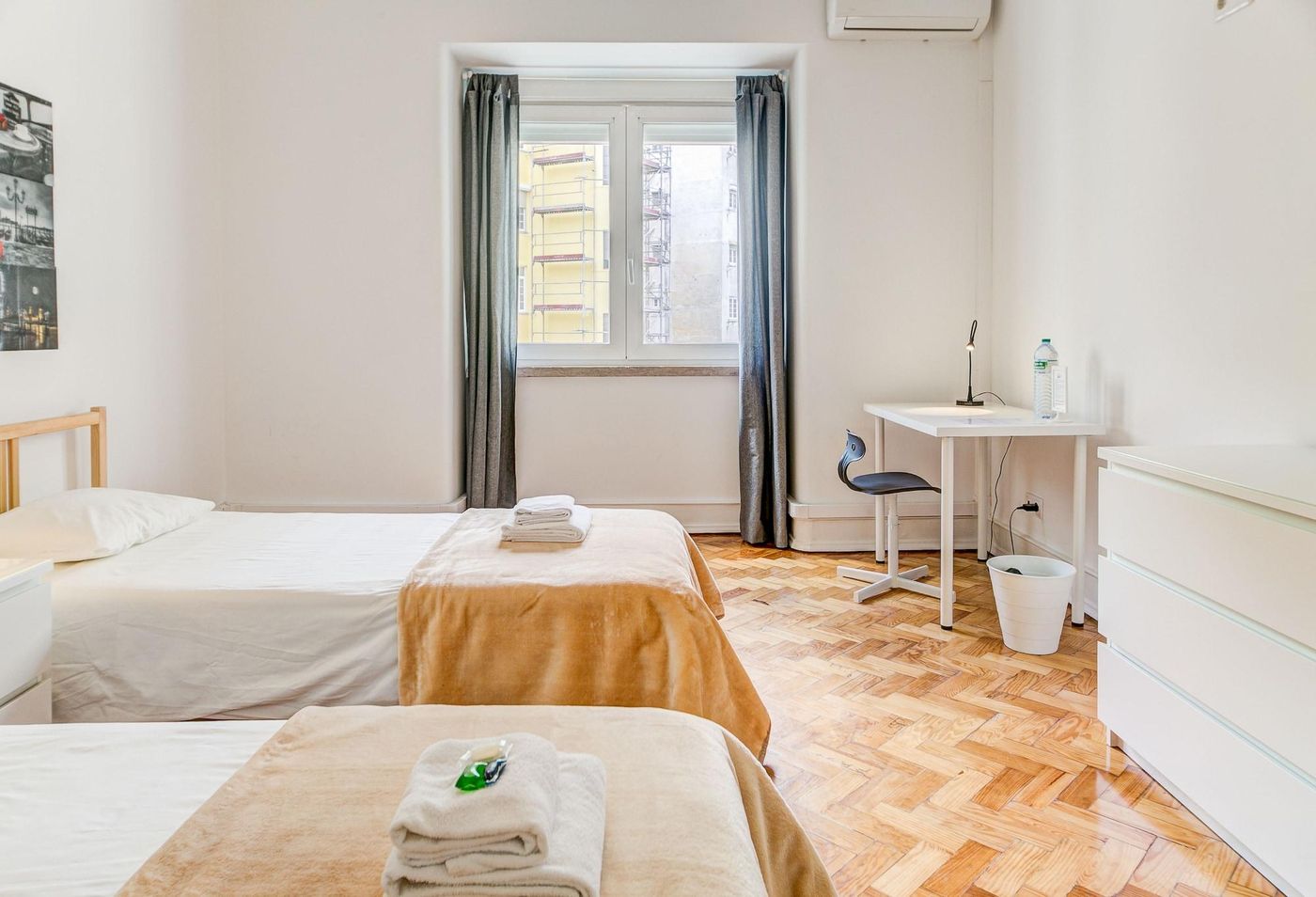 Home-Out-Rooms---Apartments-Room-44