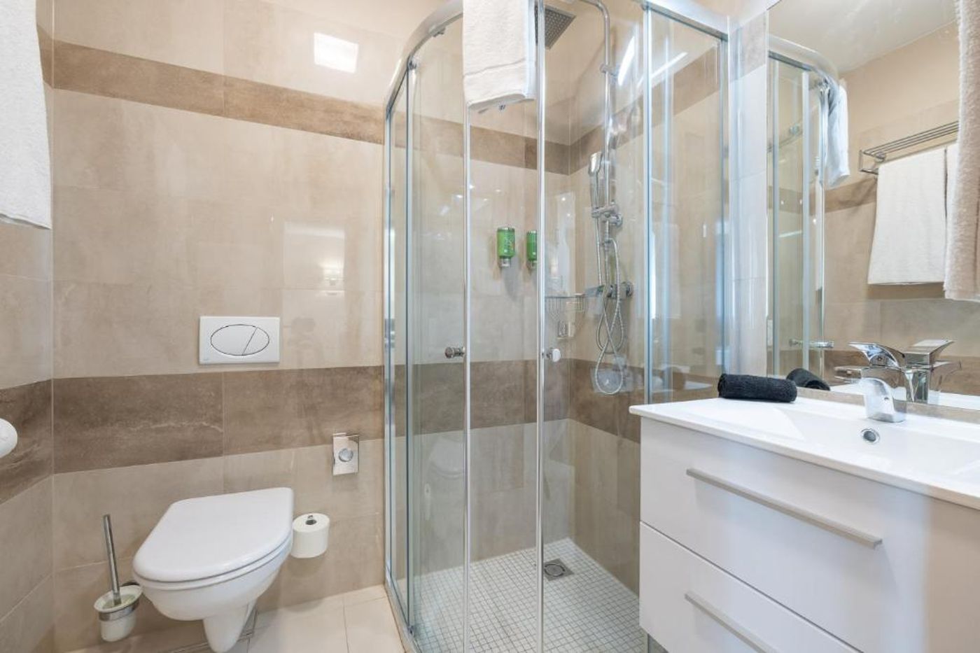 Silver-Crown-Hotel---Residence--Palace-Quarter-Room-53