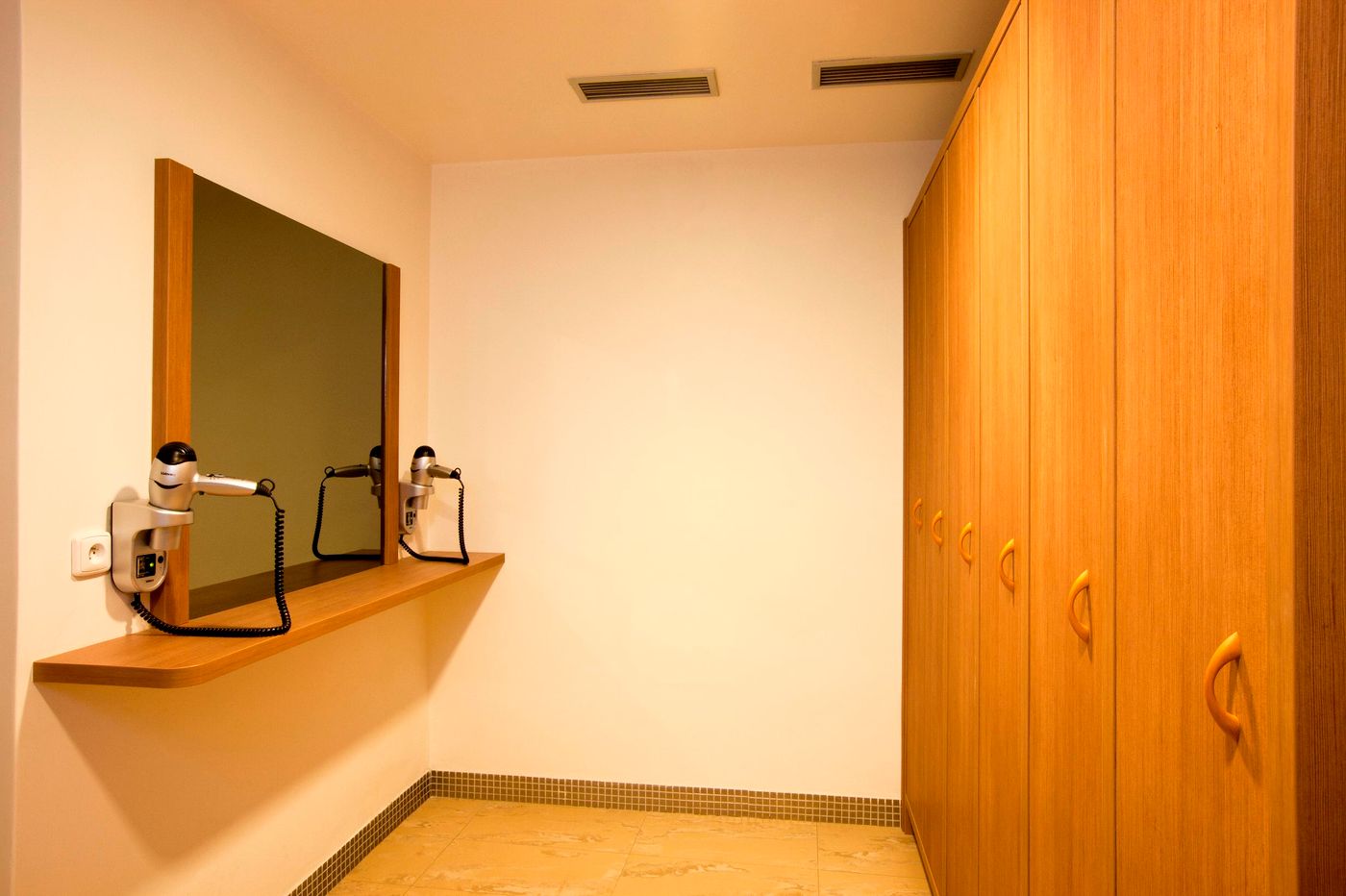 Hotel-Relax-Inn-Pool-21