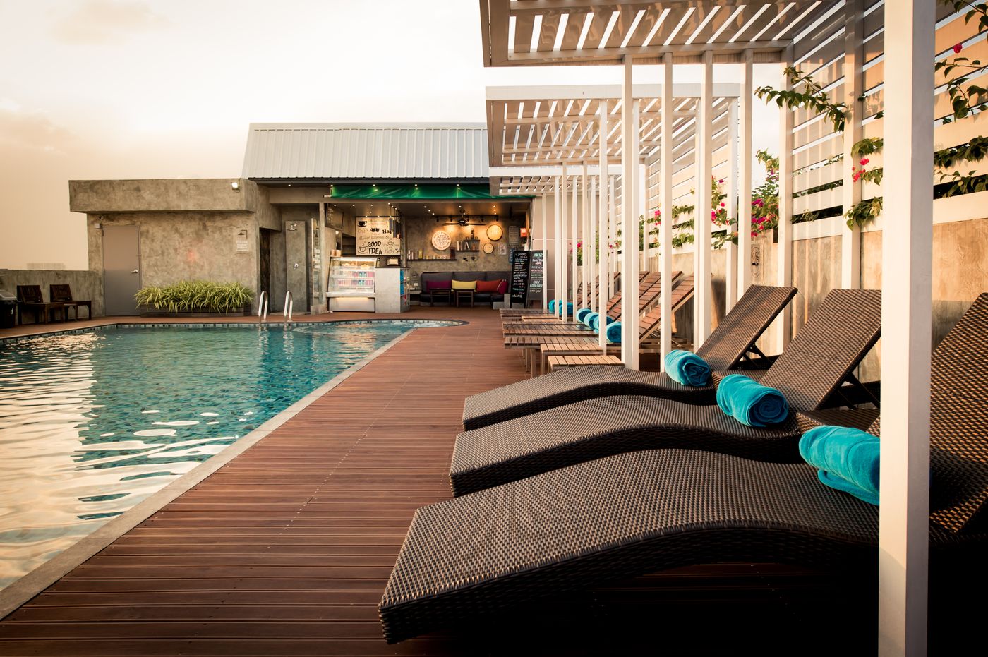 Nouvo-City-Hotel-Pool-59