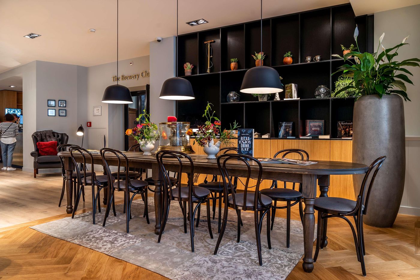 Die-Port-Van-Cleve-Lobby-4