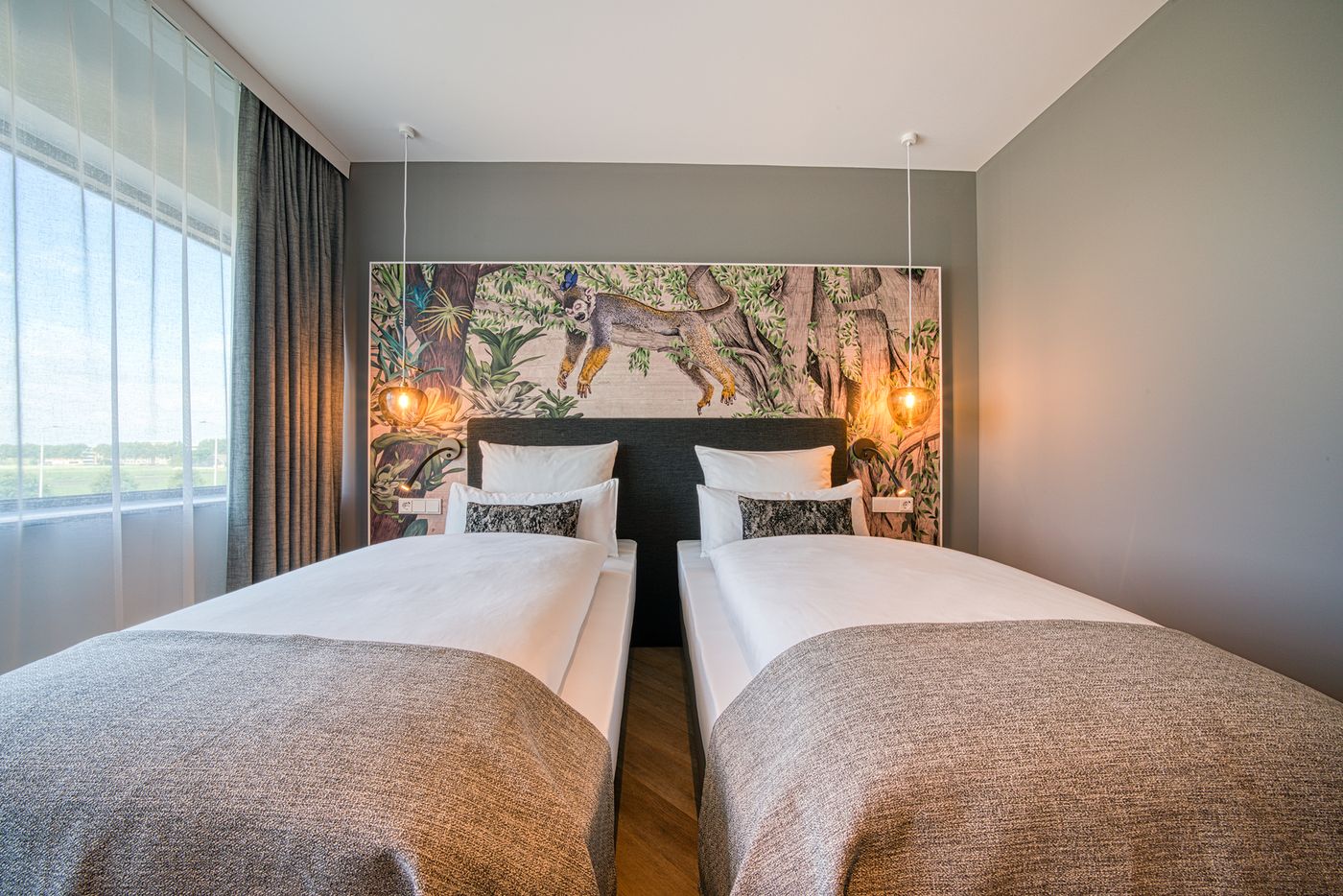 Ninetynine-Amsterdam-Airport--Trademark-Collection-Room-29