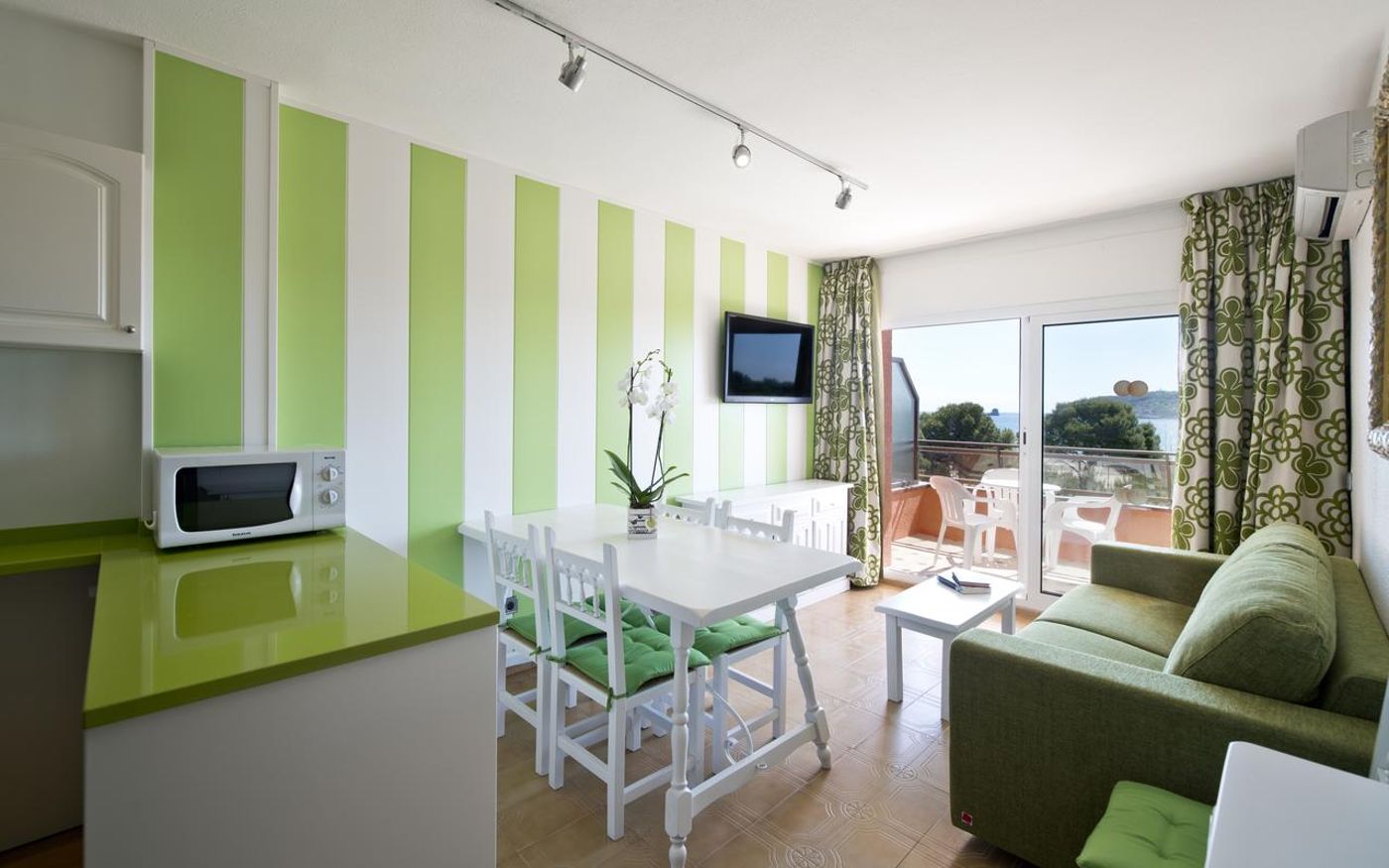 Salles-Beach-Apartments-Room-12