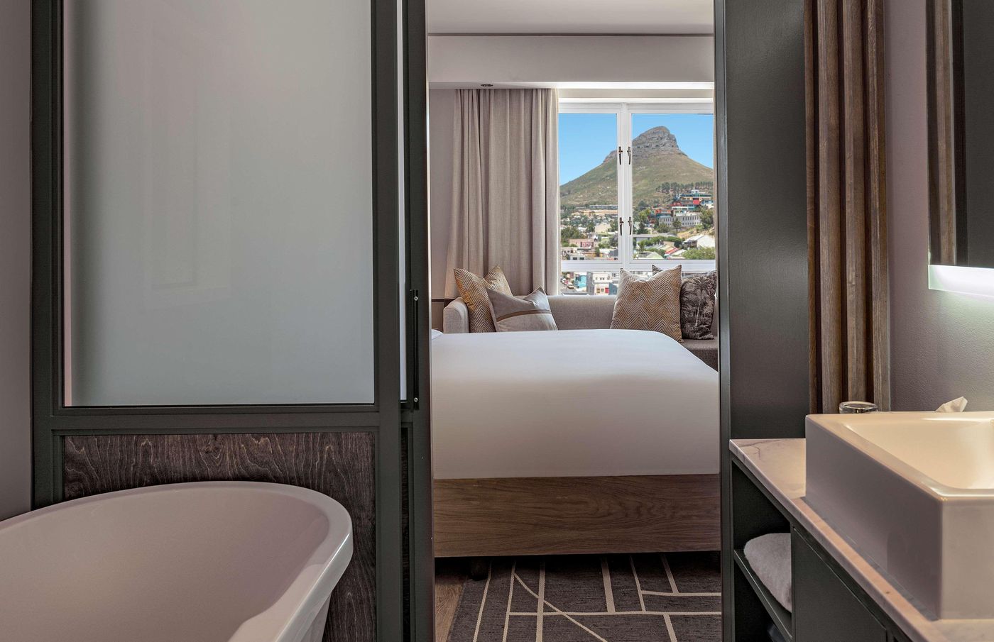 Hyatt-Regency-Cape-Town-Room-38