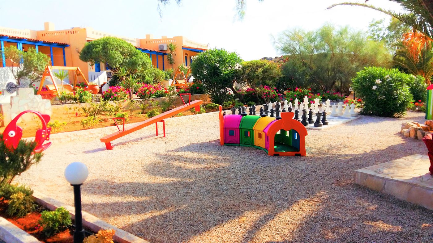 Zorbas-Hotel-Beach-Village-Sports-and-Entertainment-55