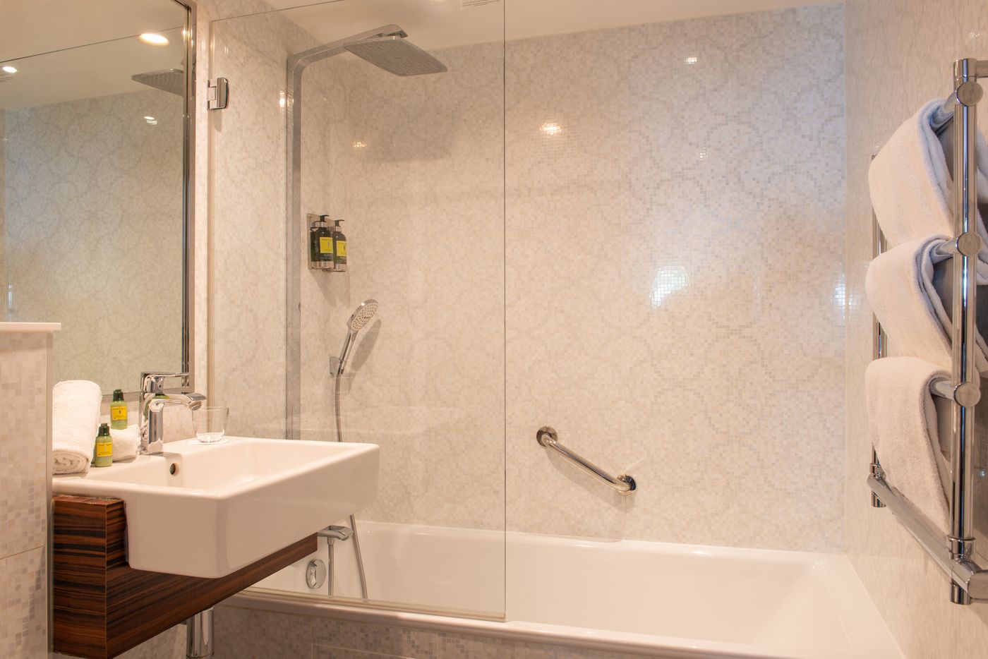 Le-Parisis-Hotel-Room-25