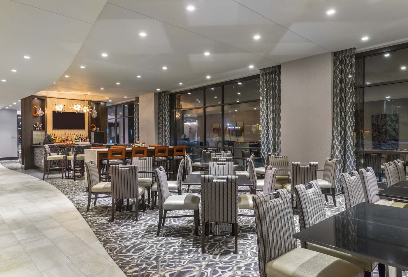 Fairfield-Inn---Suites-Boston-Cambridge-Restaurant-14