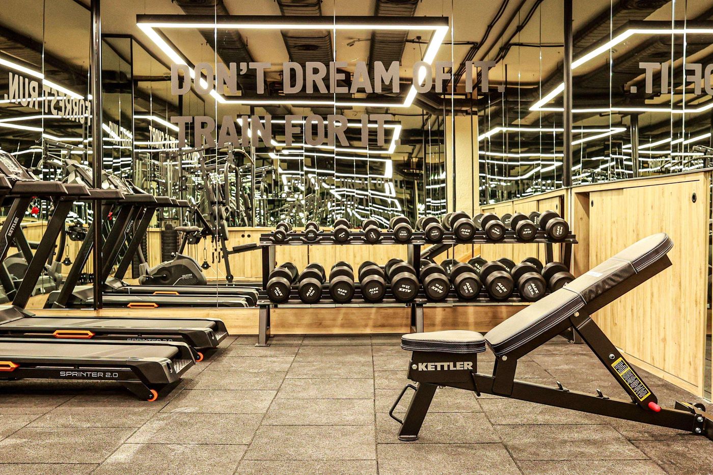 Nova-Plaza-Crystal-Hotel-Sports-and-Entertainment-61