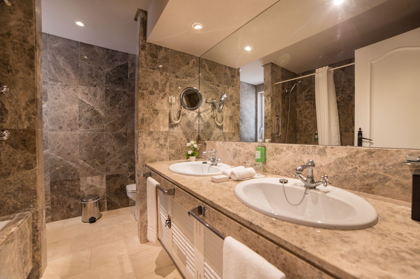 Ona Lomas Village Manga Club