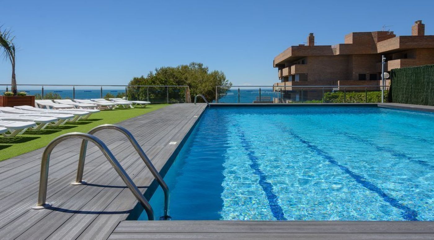 Albatros-Family-Pool-5