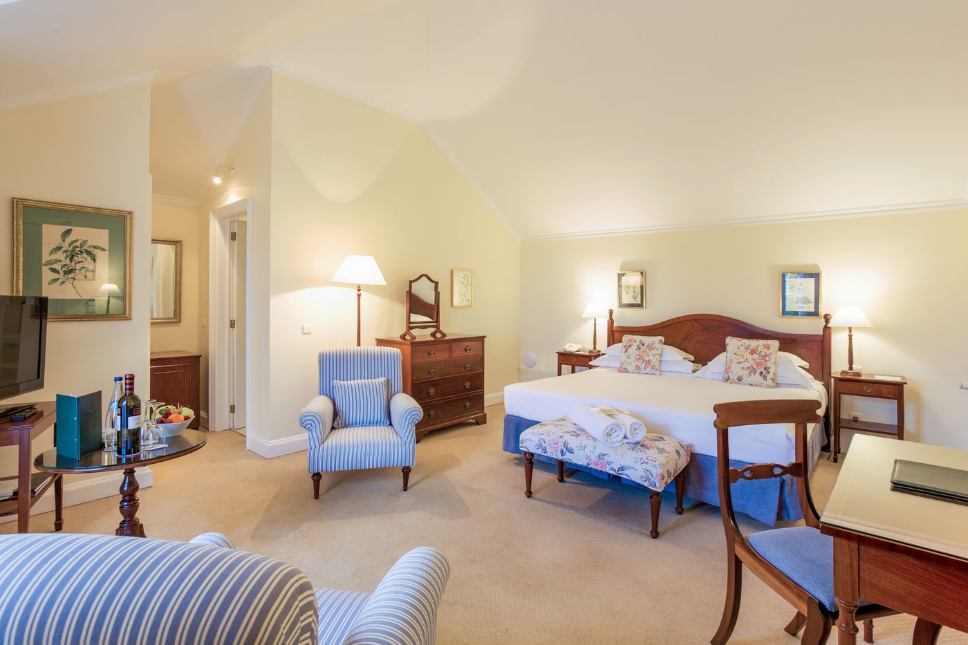 Casa-Velha-do-Palheiro-Room-30