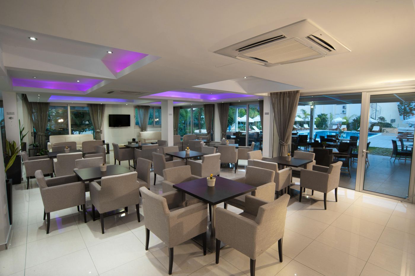 Frixos-Suites-Hotel-Apts-Lobby-15