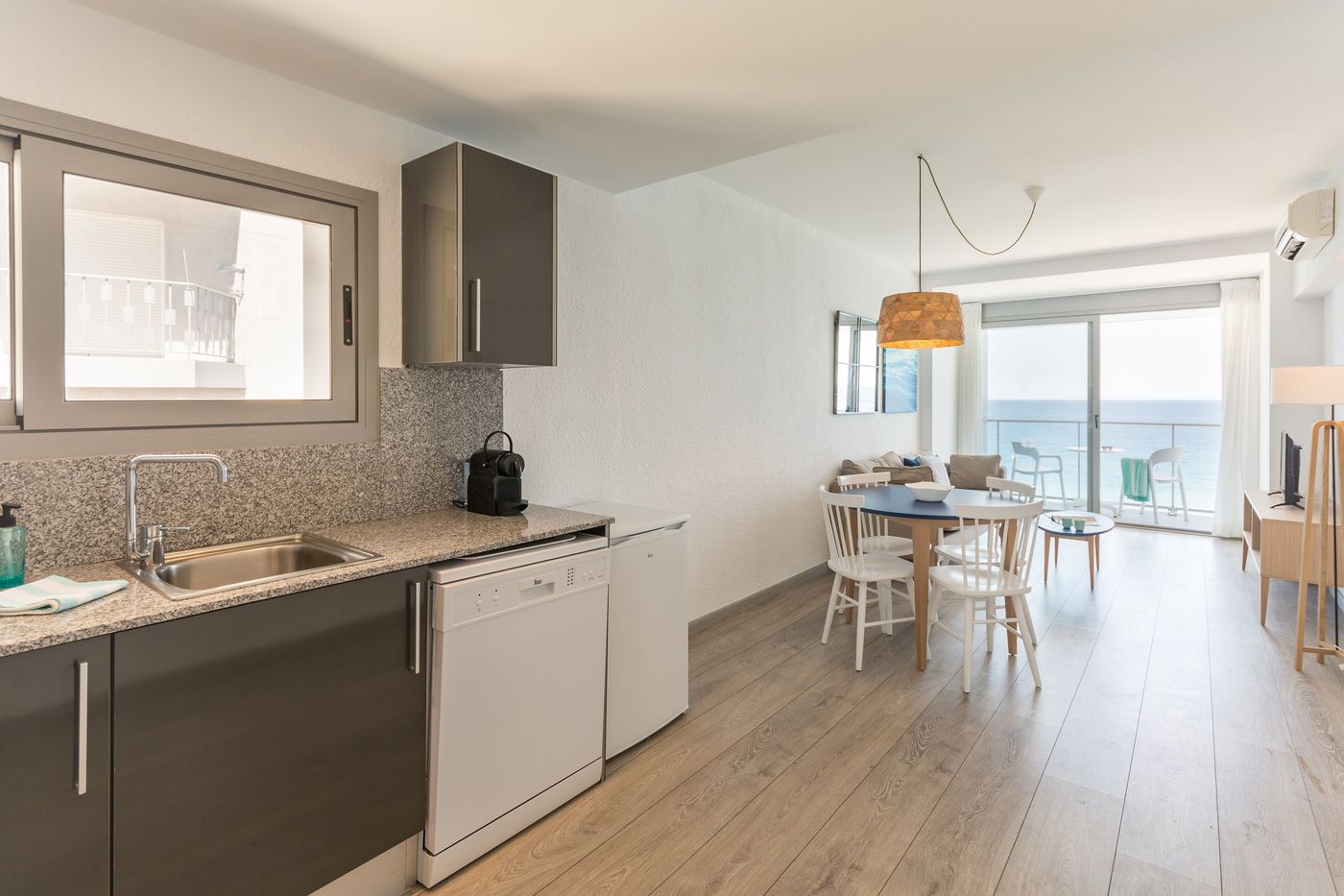 Pierre---Vacances-Blanes-Playa-Room-24