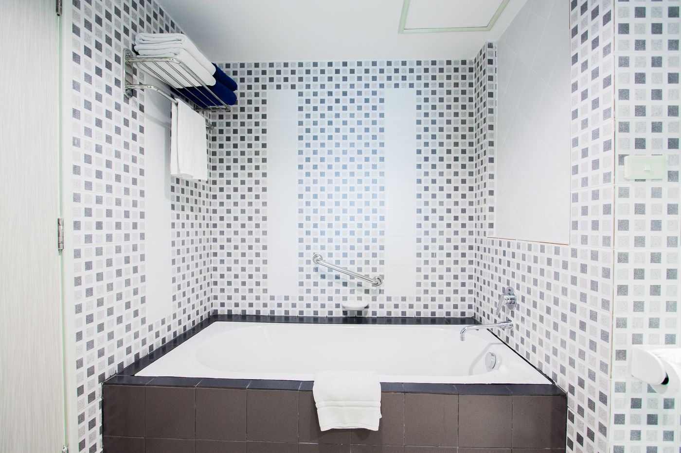 Karon-Sea-Sands-Resort---Spa-Room-40