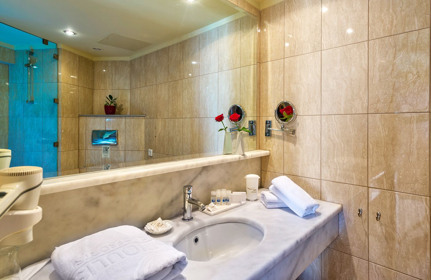 Santa-Marina-Plaza-Room-37